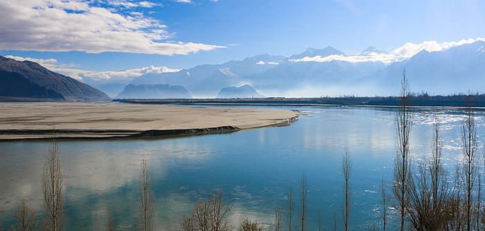 What are 10 interesting facts about the Indus River?