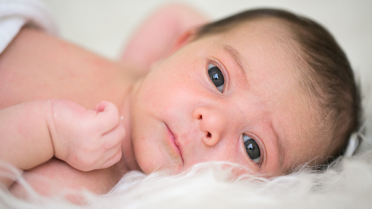 What color eyes do babies have when they are born?